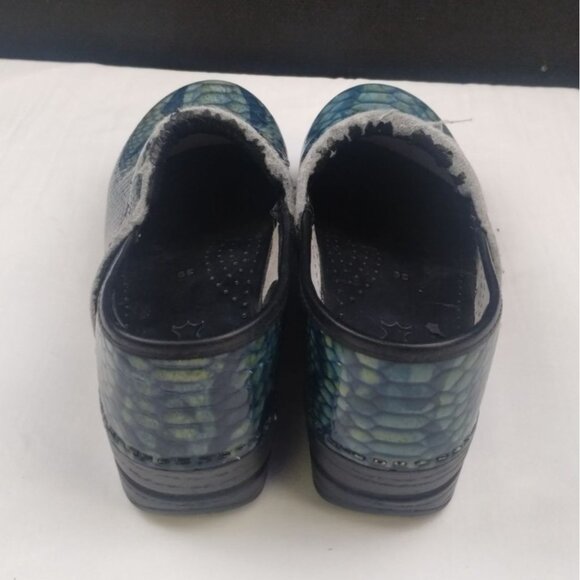 Dansko Women's Green Snake Print Shoes/Clogs Sz 39 SKU 3968 - Picture 2 of 10